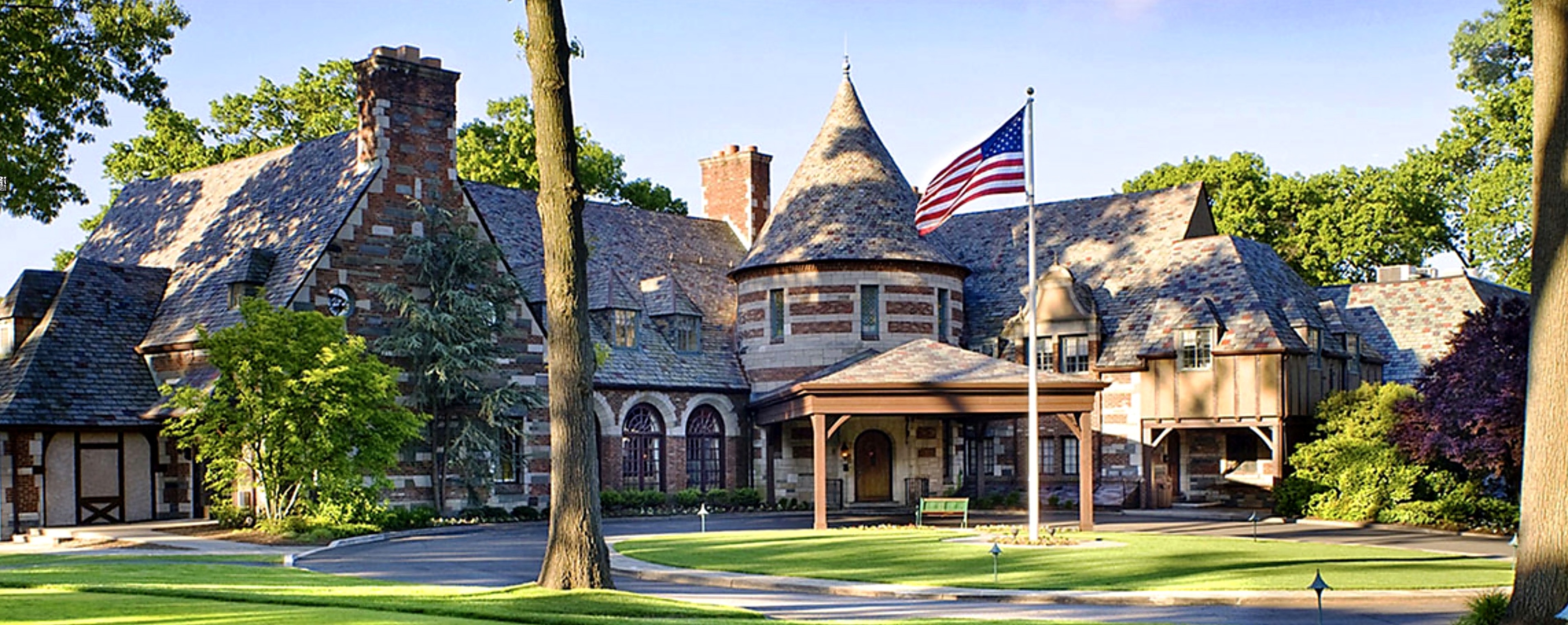 The Ridgewood Country Club clubhouse